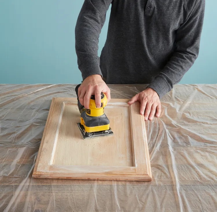 سمباده کاری برای اجرای رنگ پلی یورتان چوب 