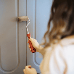 اجرای رنگ پلی یورتان چوب بر روی کابینت